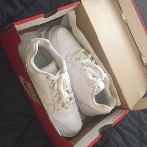 White Nike Low Ebernon shoes